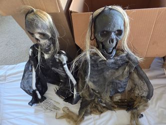 Set of 2 Spooky Halloween Skeletons, Sounds & Lights, batteries included, **see details**