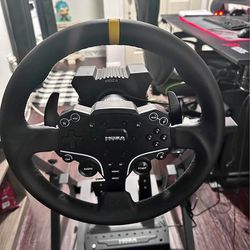 MOZA R5 Sim Racing wheel setup.