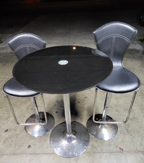 Bar Stool & Table