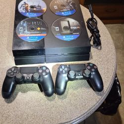 Playstation 4 with 2 Controllers 4 Games. 