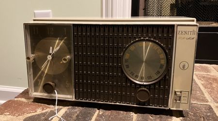 Zenith Vintage 1960s Radio