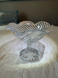 Vintage Spirellu Glass footed bowl