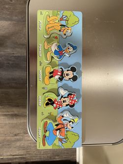 Wooden puzzle featuring Disney characters Pluto, Donald, Mickey, Minnie, and Goofy.