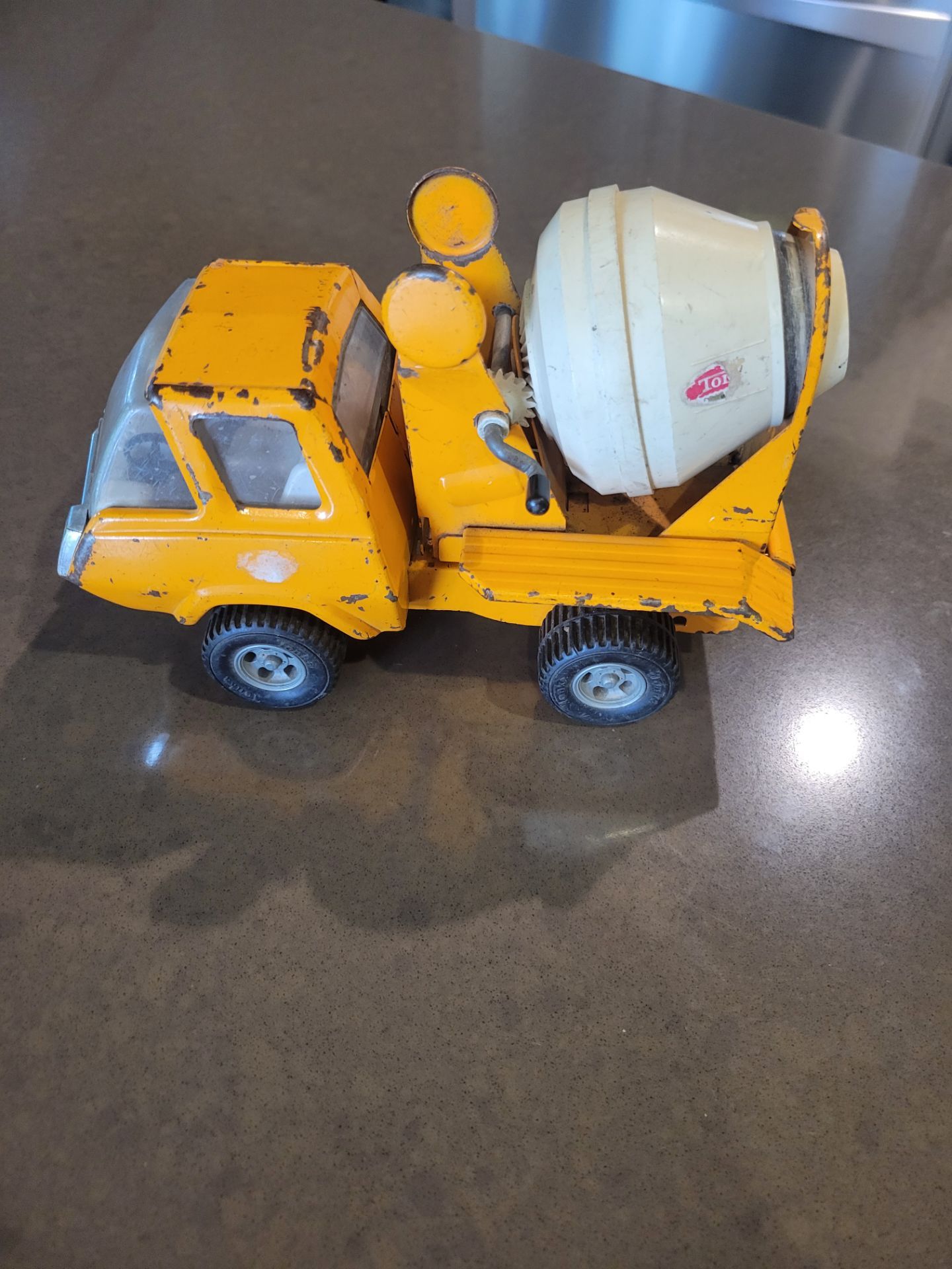Tonka orange / white cement mixer truck