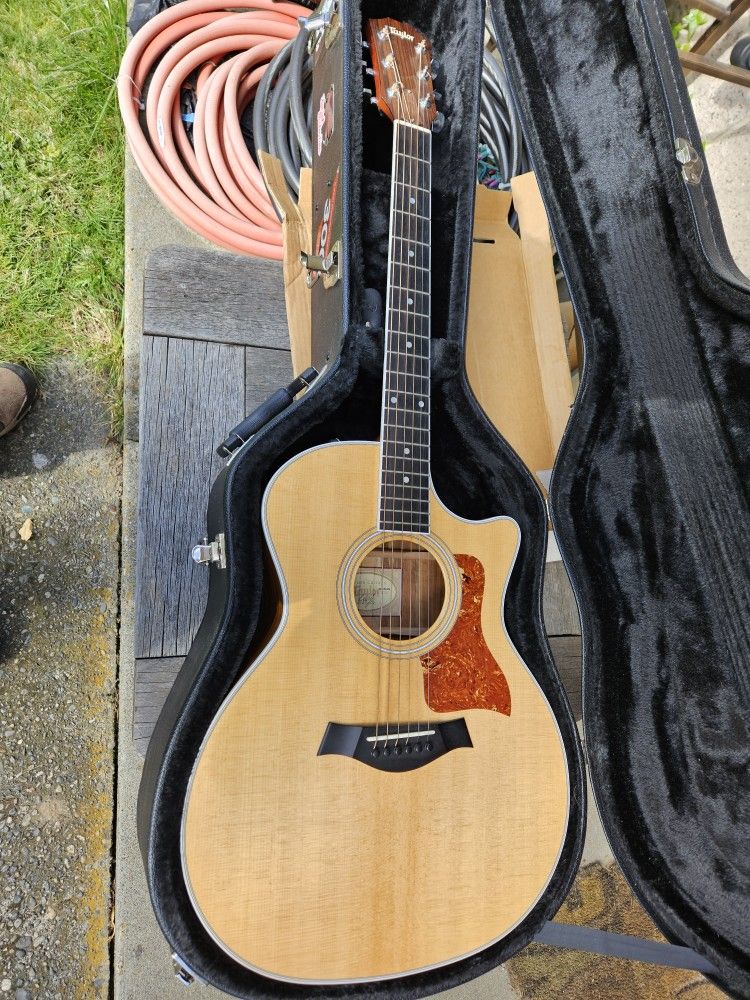 Taylor 414ce Acoustic-electric Guitar Natural
Used With A Few Scuffs And Scratches No Dings Prices Firm I Do Not Take Offers Or Trade Br