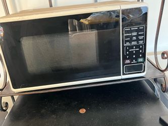 White countertop microwave