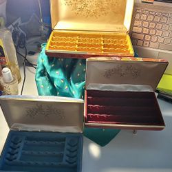 Vintage 1970 Travel Jewelry Case hard shell