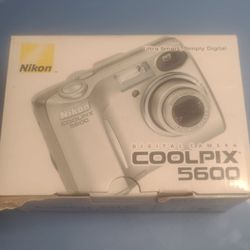 Nikon Coolpix 5600 Digital Camera 