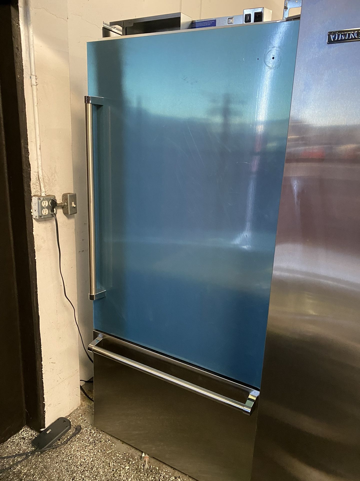 VIKING 36 INCH BUILT IN REFRIGERATOR