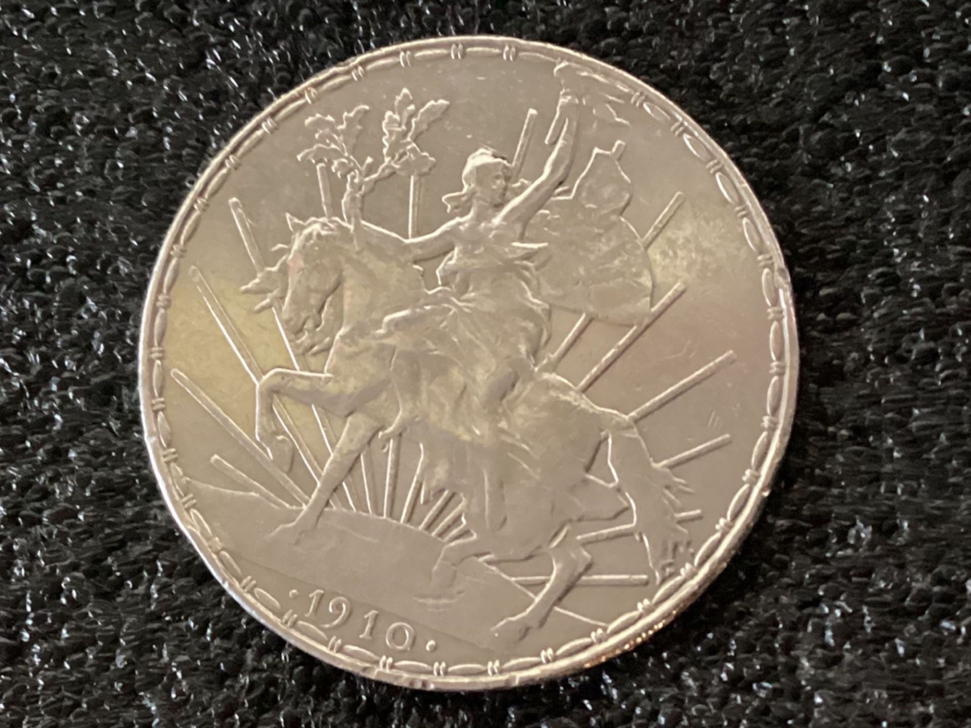 AMAZING PESO MEXICAN SILVER COIN 1910 SHORT RAY PESO CABALLITO VERY FINE CONDITION (HORSE WOMAN )