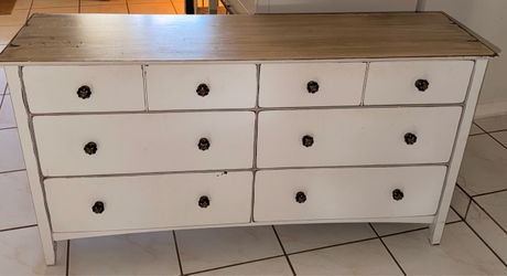 White Wood Dresser with 6 Drawers