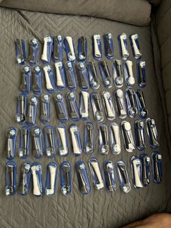 (61 pieces )toothbrush replacement  heads oral-B iO New some packages doesn’t look good same as pic