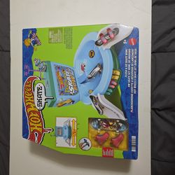 Hot Wheels Skate Fingerboard Toilet Bowl Set, Flush & Go Park...