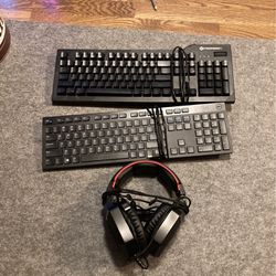 Headset And 2 Keyboards, All Work Good. (buy Individual Or All Together)