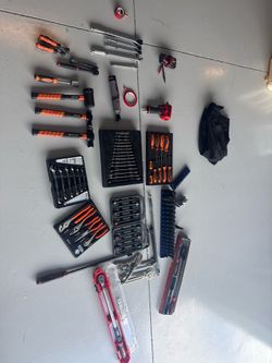 Assorted auto tool set and box