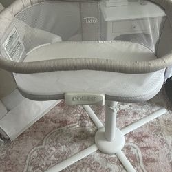 Halo Swivel Sleeper Bassinet 