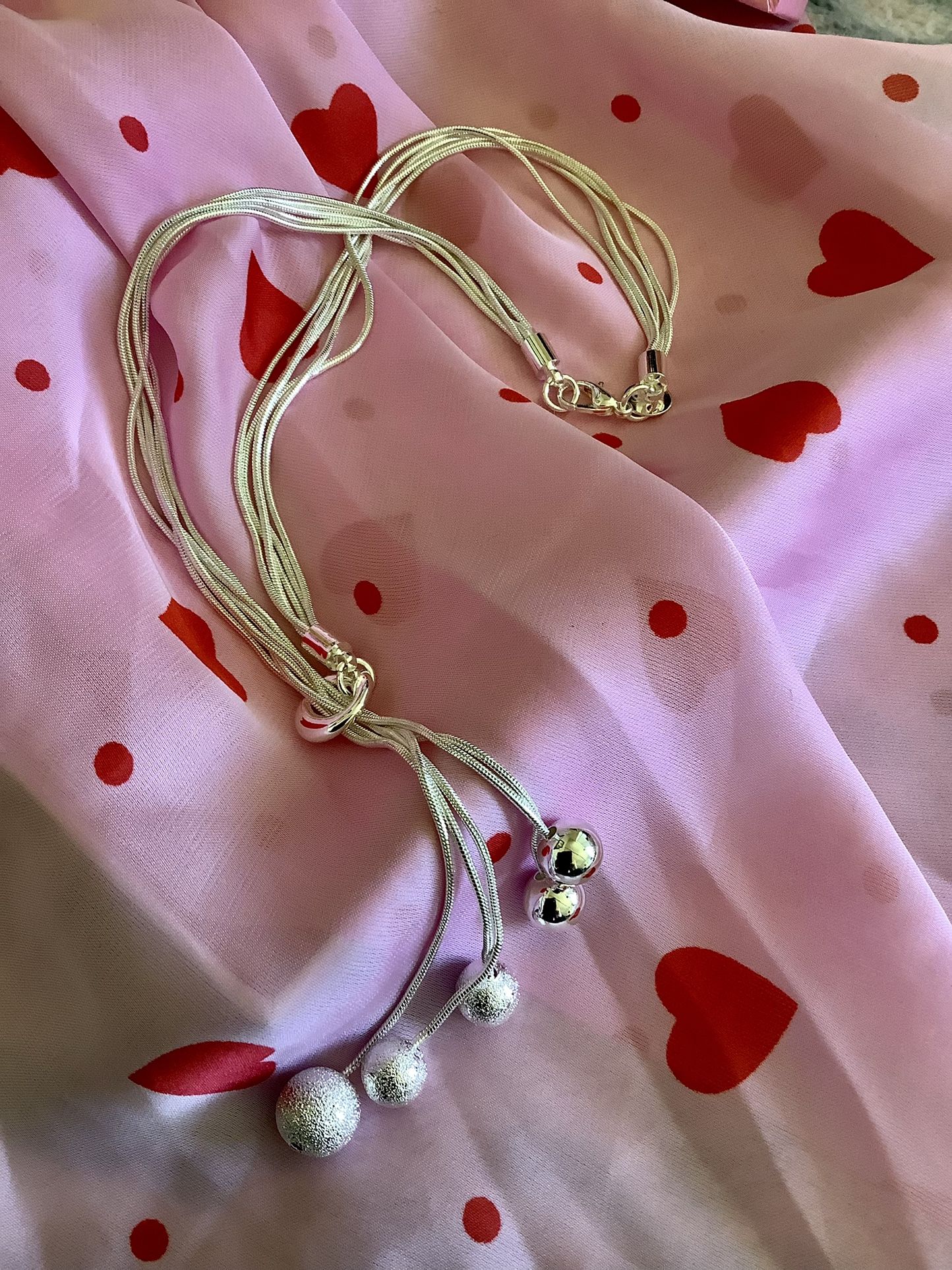 New Jewelry Set / Very Pretty necklace with matching long earrings ๐ฟ๐ท๐ฟ Welcome to visit Evaโs OfferUp Page for more Jewelry . ๐