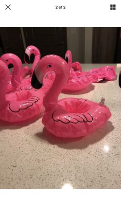 Inflatable drink holders