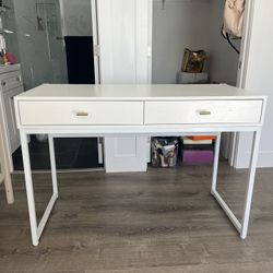 Modern White Desk With Drawers 