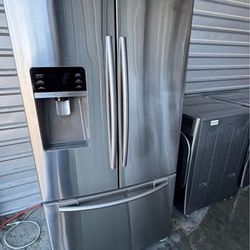 Samsung refrigerator french door stainless with water and ice dispenser dimensions 68 7/8 height 35 7/8 width 32 depth in excellent working condition 