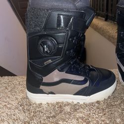 Women’s size 8 Vans Luna Ventana Pro