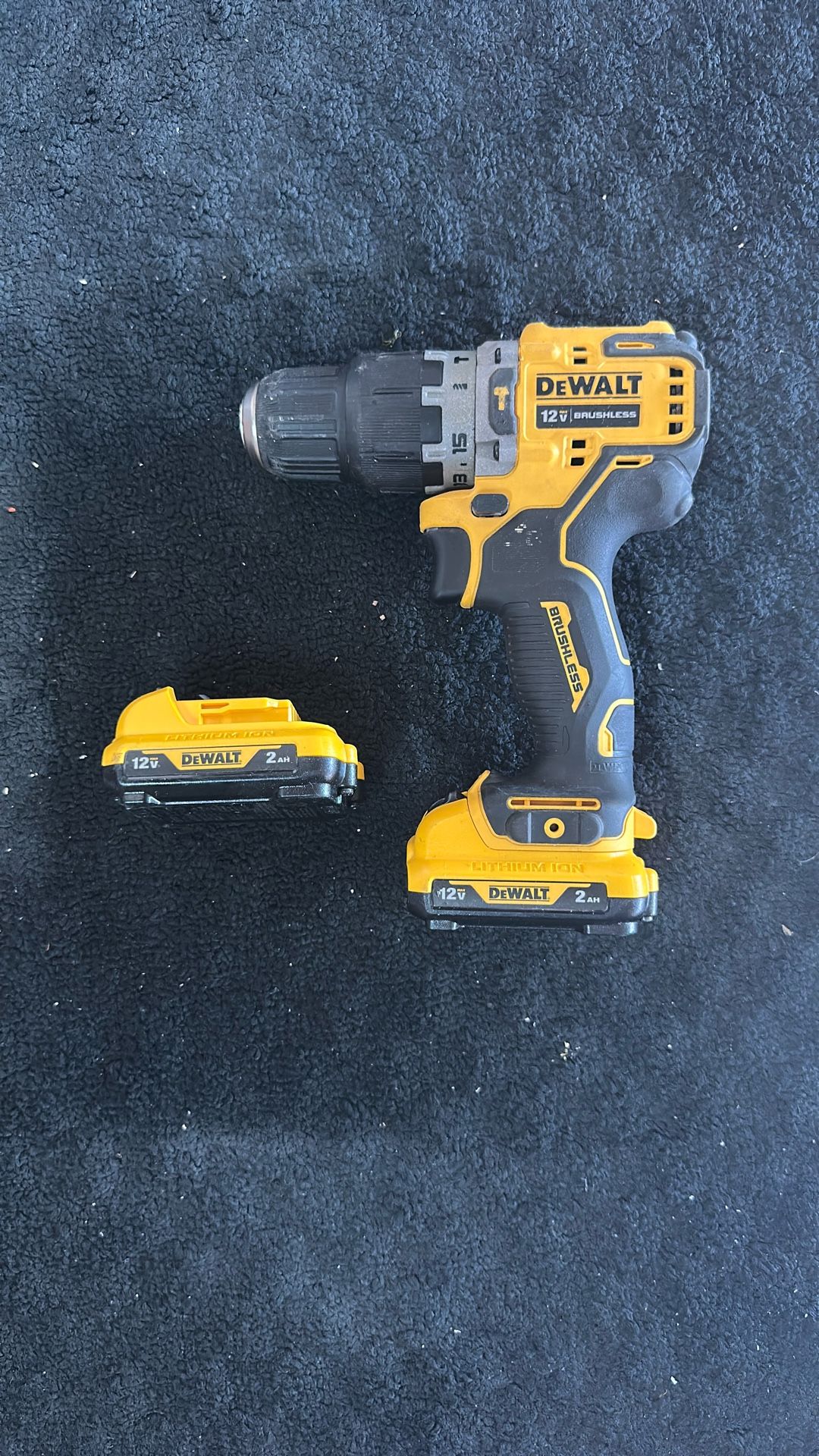 Dewalt Drill / 2 Batteries 
