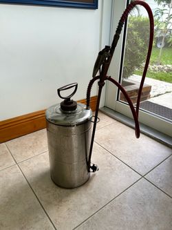 B&G Steel 2 Gallon Sprayer with Hose