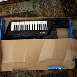 Alesis Vortex Wireless Keytar USB/MIDI