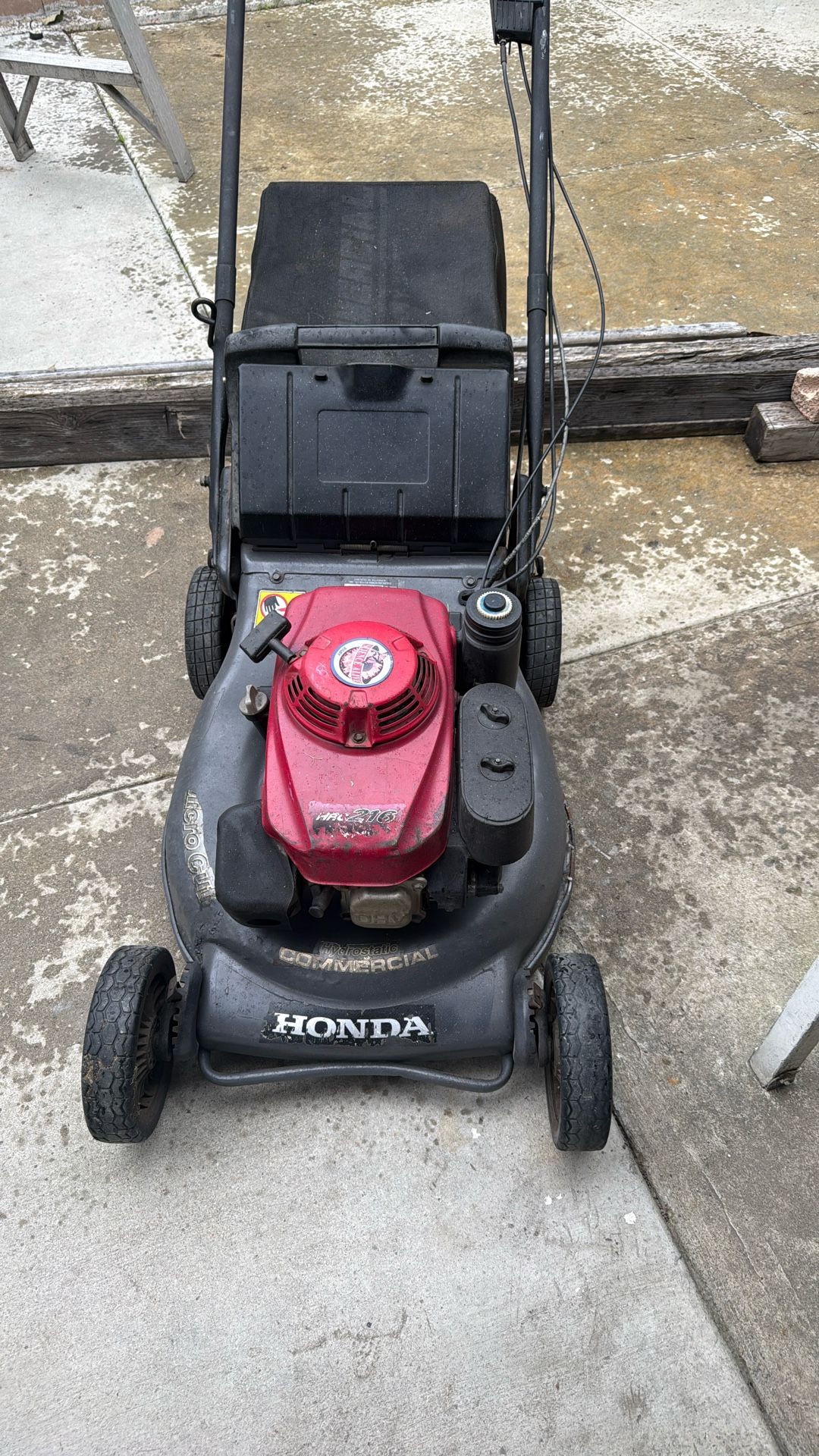 Commercial Honda Lawnnmoer In Excellent Conditions