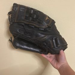 lefty softball glove 