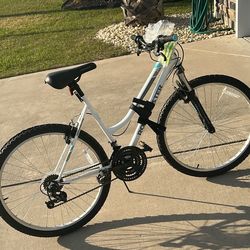 Roadmaster Granite Peak 26” Mountain Bike + Plus Helmet