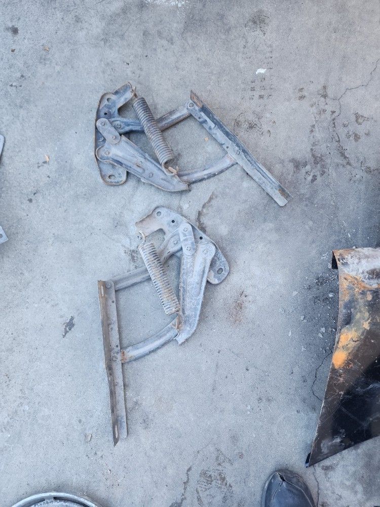 Chevelle Hood Hinges