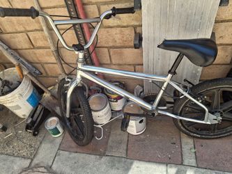 Bmx bike crome color black rims.   i can do a lower price just text me