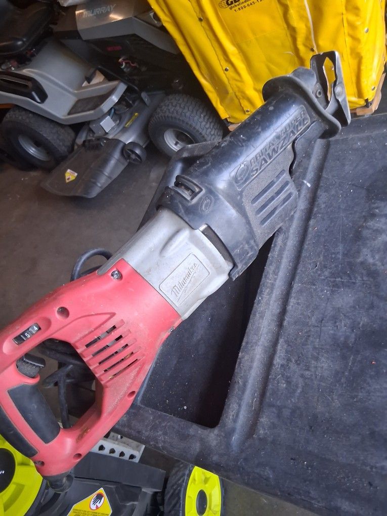 MILWAUKEE CORDED 15 AMP SAW ZALL