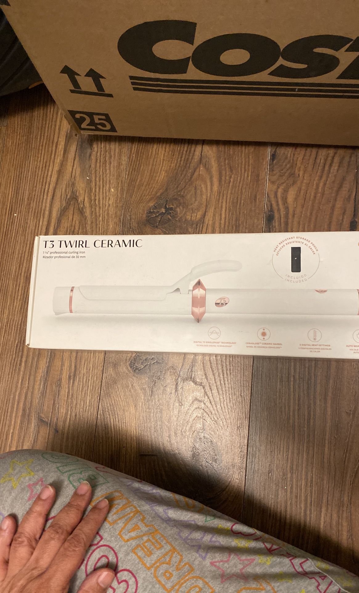 T3 SinglePass Curl Professional Curling Iron Custom Blend Ceramic Long Barrel Curling and Wave Iron with Adjustable Heat Settings for Shiny Smooth Cur