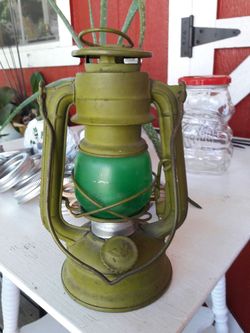 Vintage electric lantern works and looks great