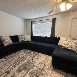 (Need Gone Now) Like New Large Navy Blue Sectional