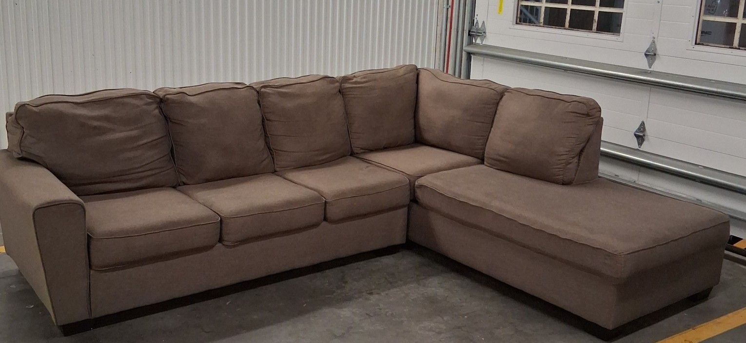 Free Delivery! Large Ashley 2 Piece Sectional