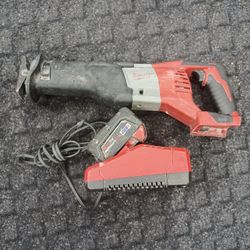 Milwaukee Saw Saw With Battery And Charger 