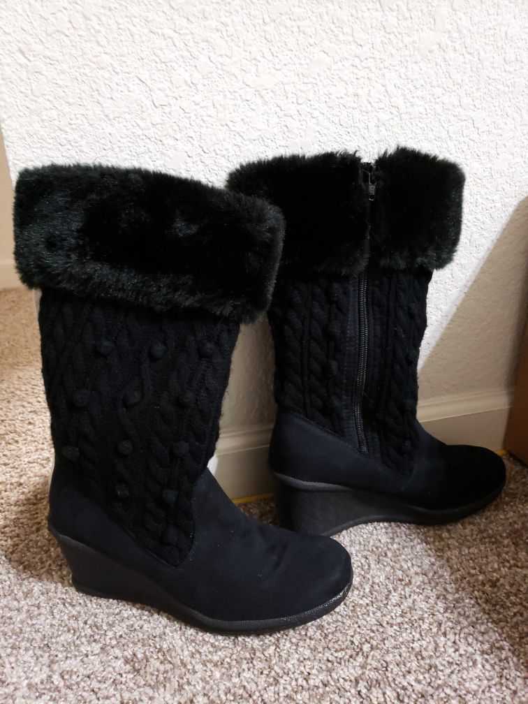 Warm cozy women boots sz 8 New.