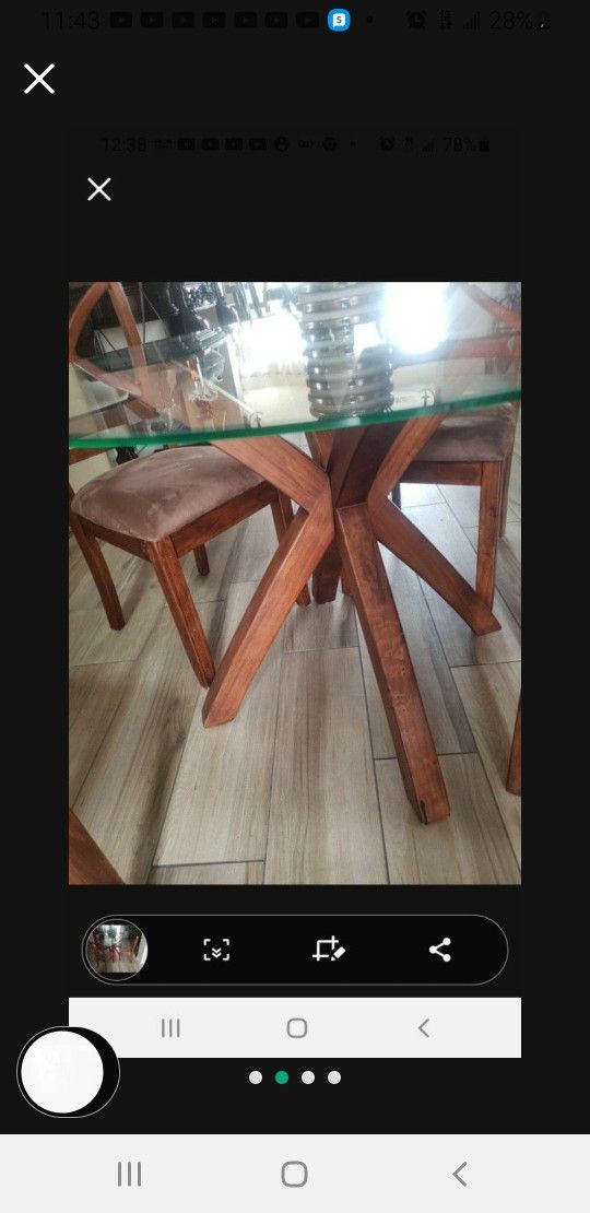 Round Table And 4 Chairs Excellent Condition