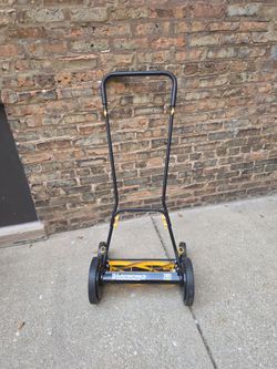 Yardworks 16-Inch Reel Push Lawn Mower