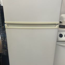 GE Refrigerator 