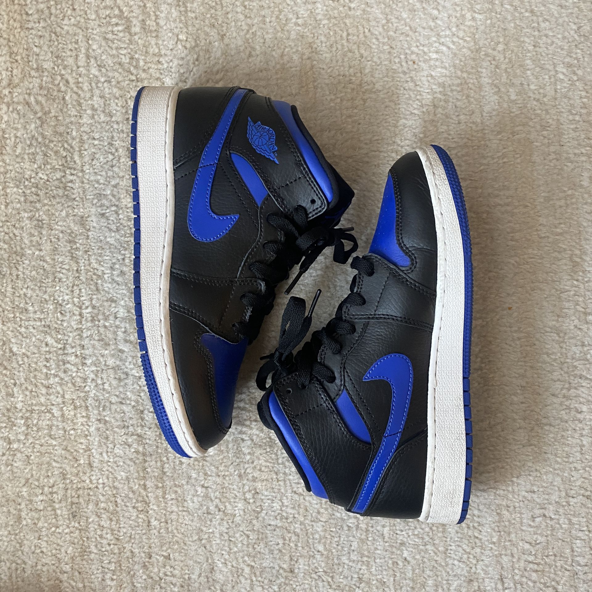 Jordan's 1 Mid Sneaker