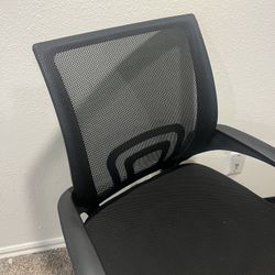  Rolling Office Chair – Good Condition