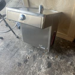 Wall  Mount Drinking Fountain  Filterd Refrigerador 