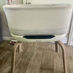 Graco SmartSense Soothing Baby Bassinet - Smart Newborn