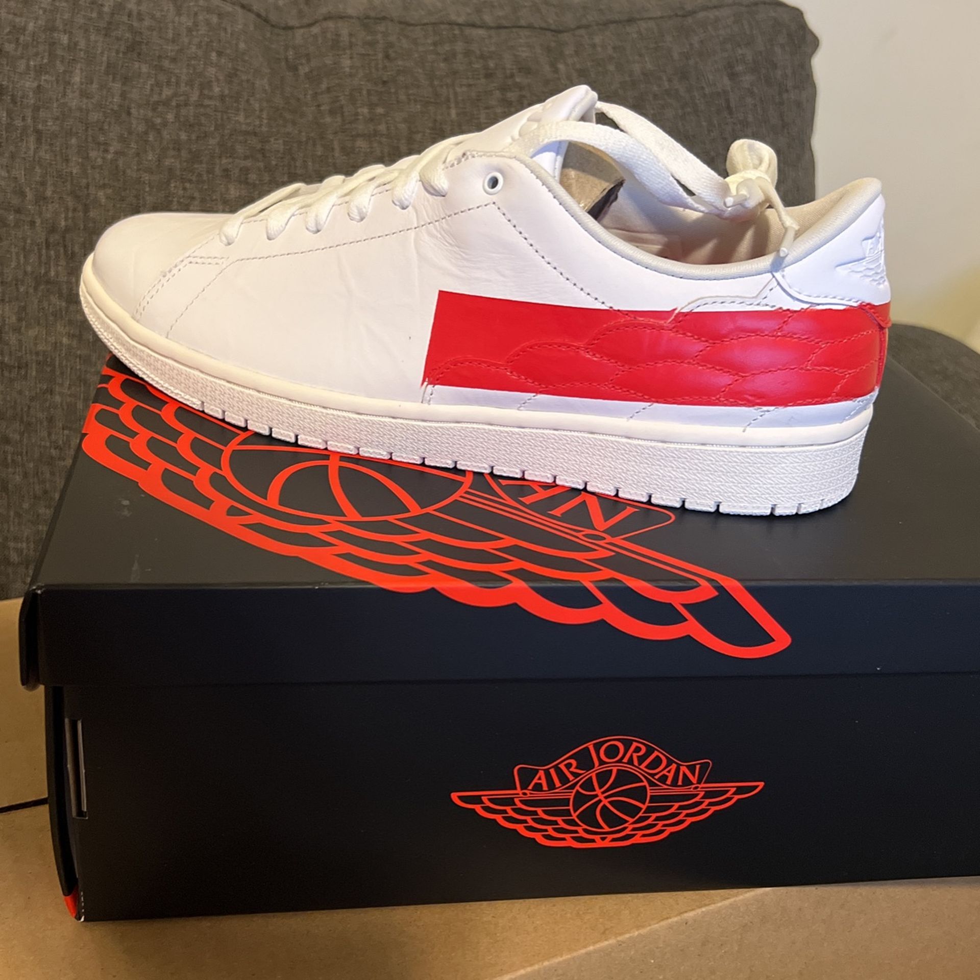 NIKE AIR JORDAN 1 CENTRE COURT WHITE UNIVERSITY RED SAIL Size 9.5