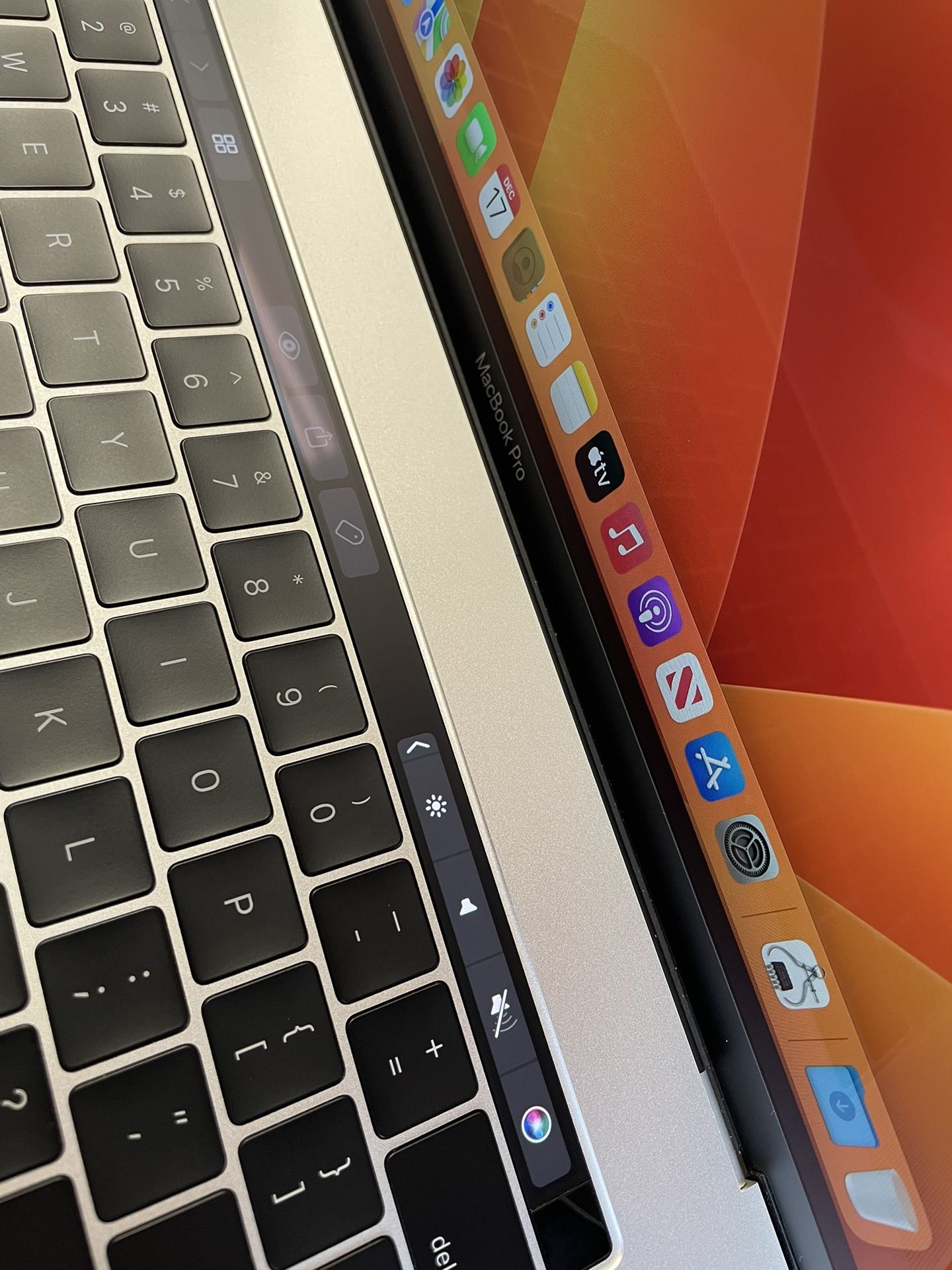 2017 Apple MacBook Pro TouchBar &ID i7 Quad Core 16GB RAM