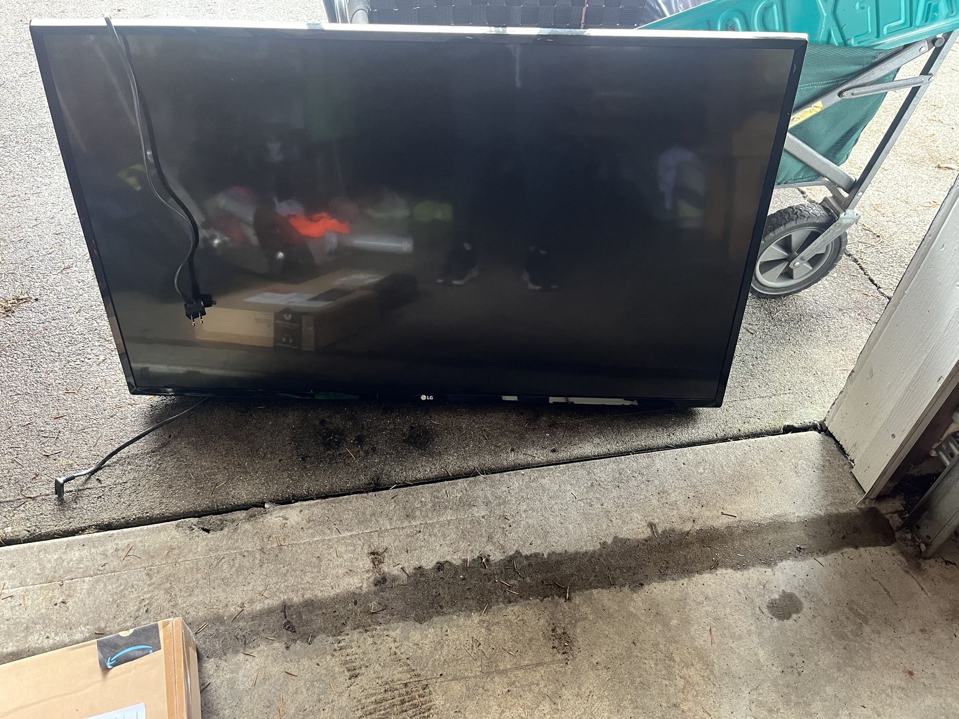 Tv With 2 Different Stands